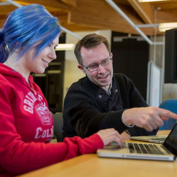 Erik Simpson and student collaborate on research