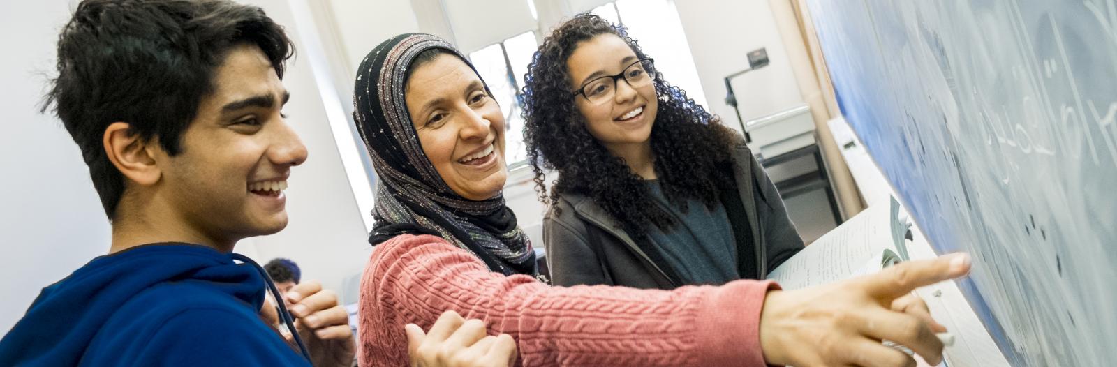 Mervat Youssef teaches an Arabic class in ARH 
