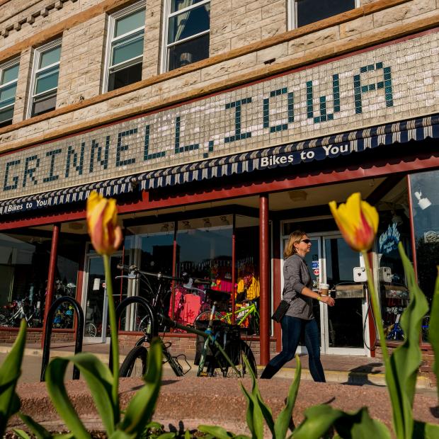 Bike shop with "Grinnell Iowa" spelled in tile above the door