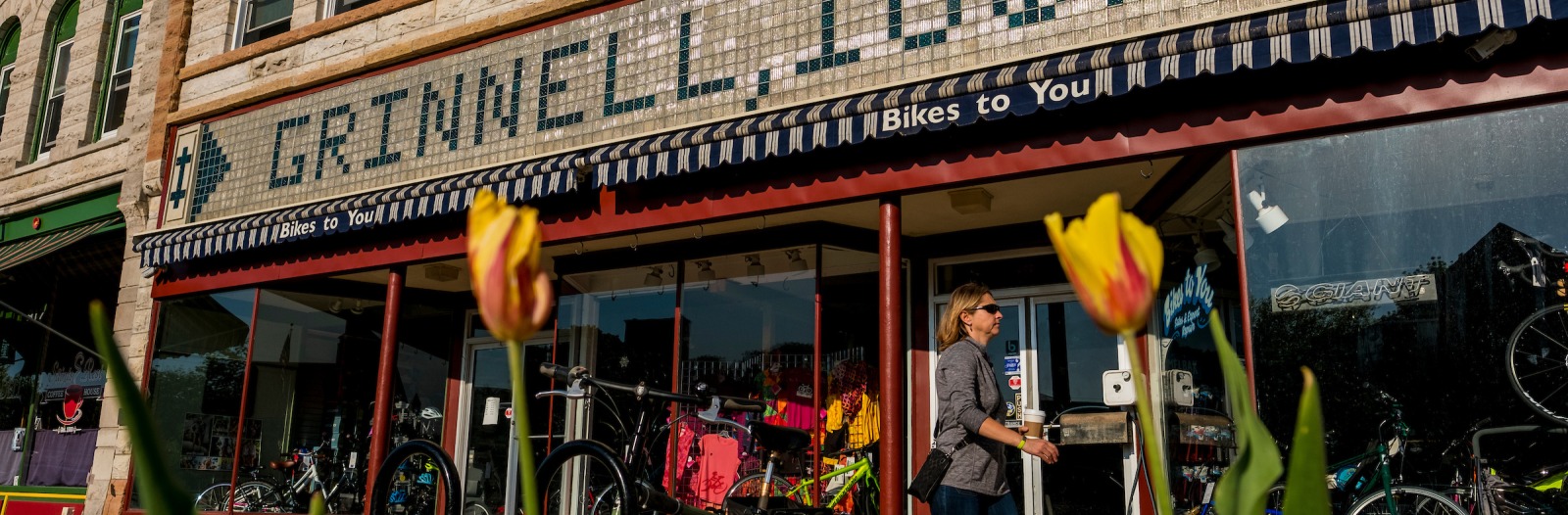 Grinnell, Iowa written in tile on a downtown building