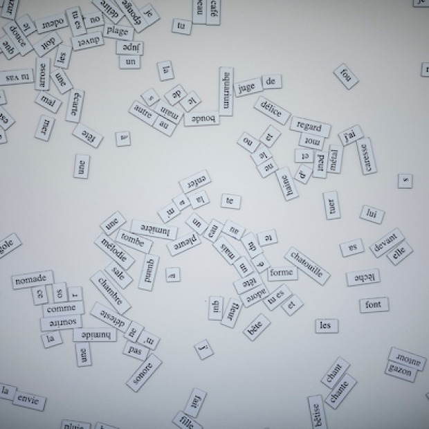 magnetic tiles with French words