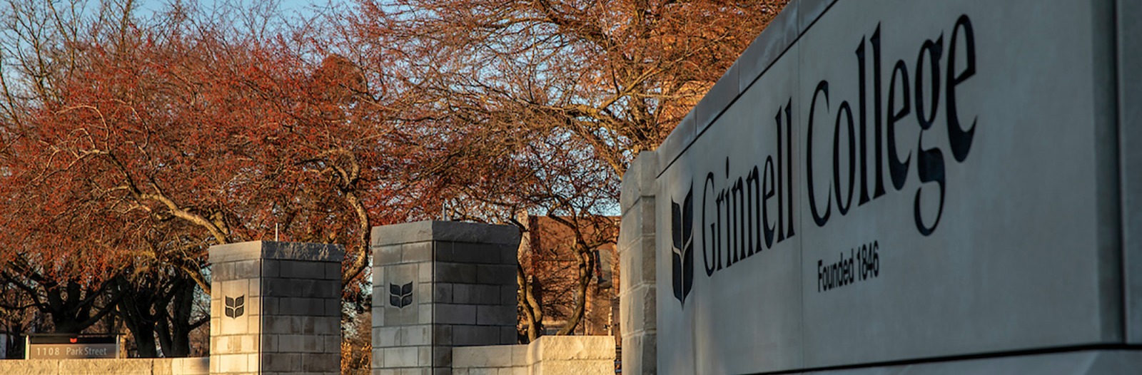Grinnell College sign