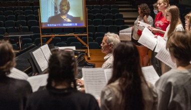 Members of the Grinnell Singers rehearse with Director John Rommereim and composer Joel Thompson by Zoom