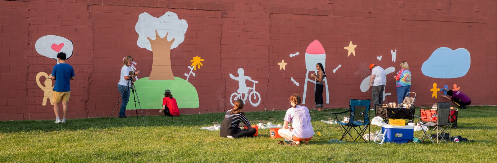 Mural celebrating Grinnell community
