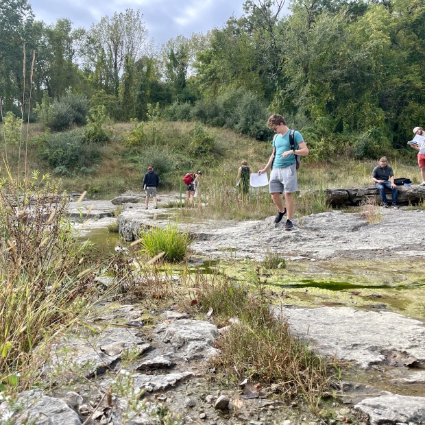 Students on environmental field trip 