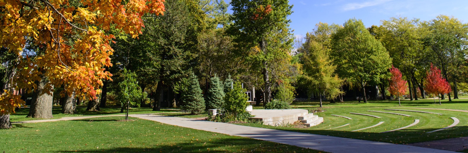 Commencement stage in fall