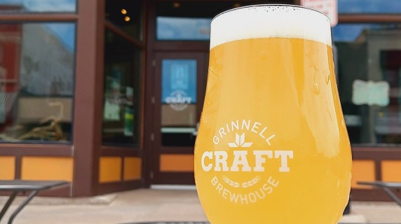 beer on table outside of Grinnell Craft Brewhouse