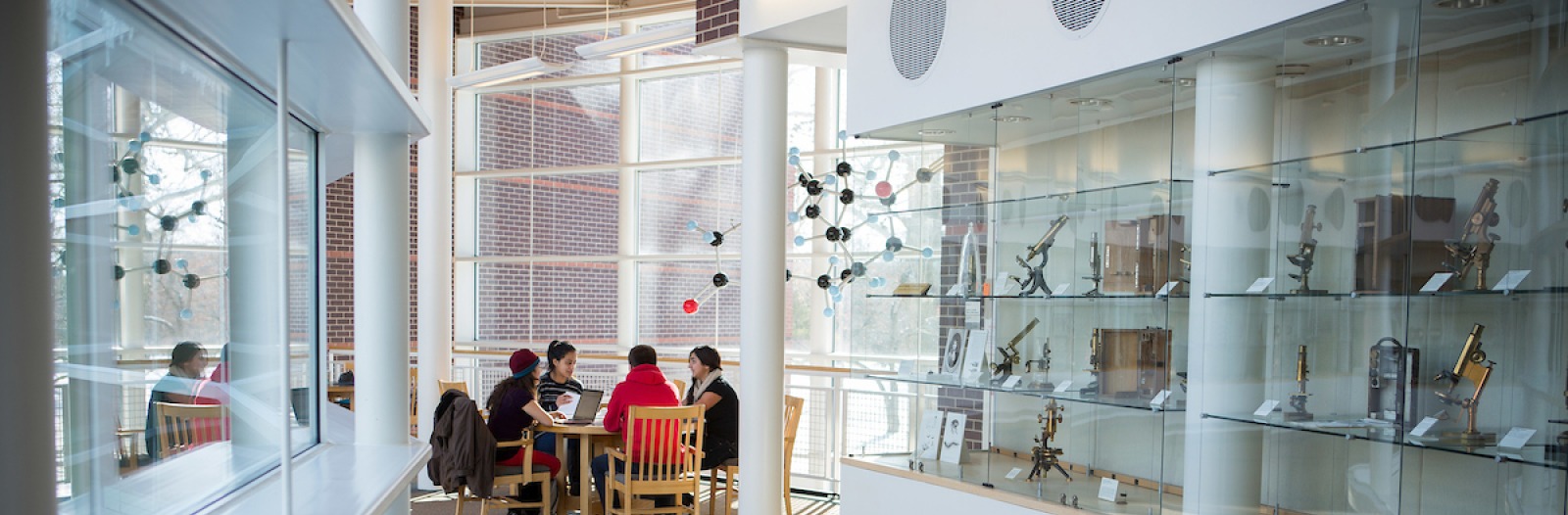 Students gather in Noyce Science Center