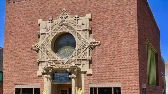 Merchants National Bank building in Grinnell, IA