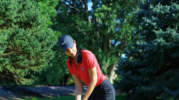 Vrishali Sinha playing golf