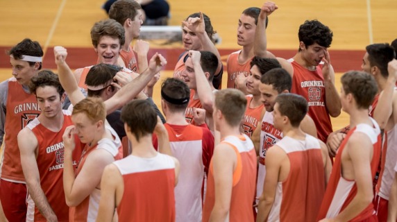 Grinnell men's basketball team celebrates