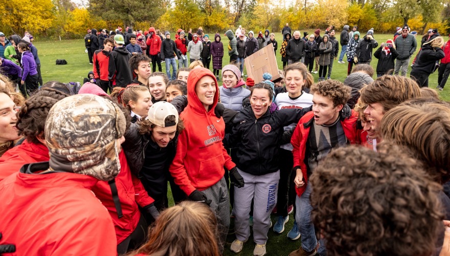 Men and women cross country runners celebrate the conference championship
